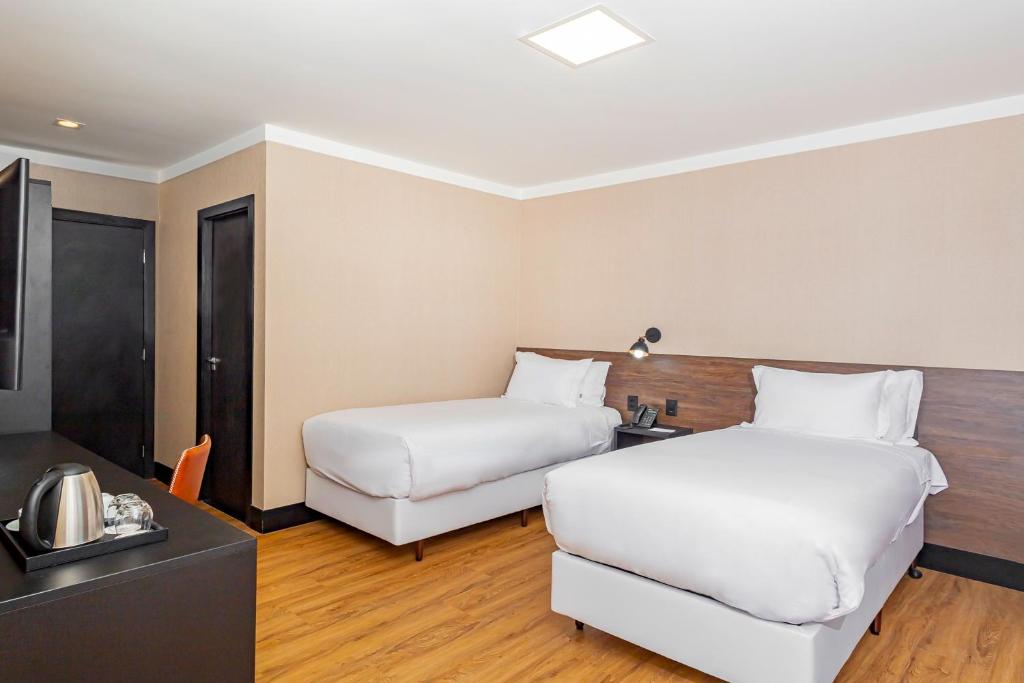 Postel nebo postele na pokoji v ubytování NH HOTEL FEIRA DE SANTANA