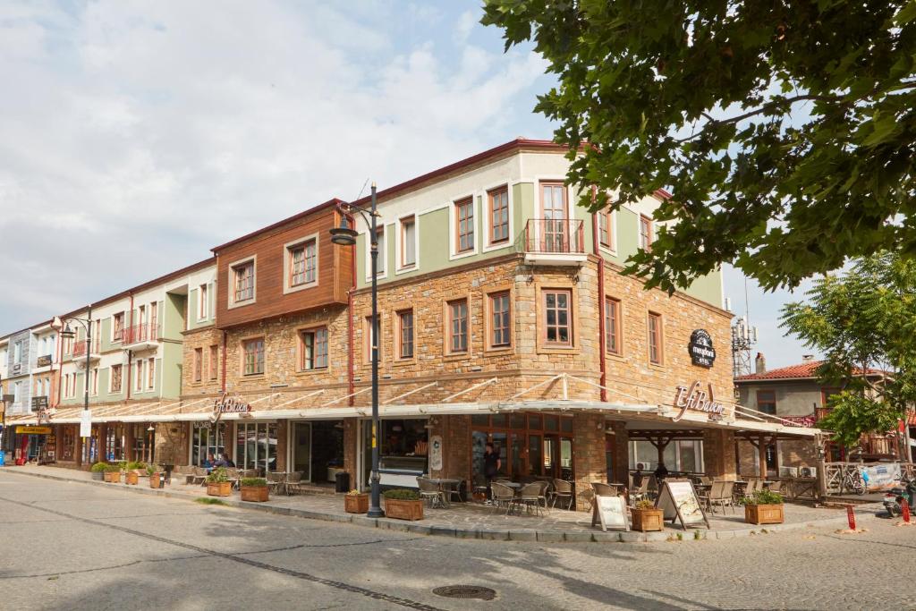 a building on the corner of a street at Meydani Otel in Gokceada Town
