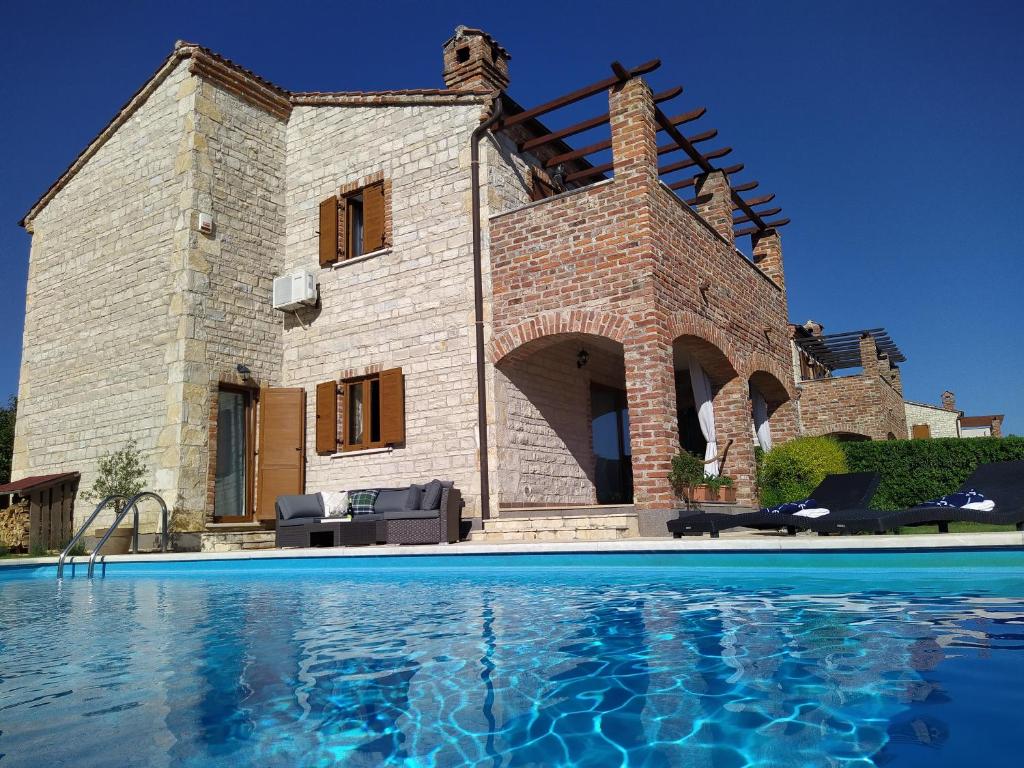 Bazén v ubytování Villa Baleta nebo v jeho okolí