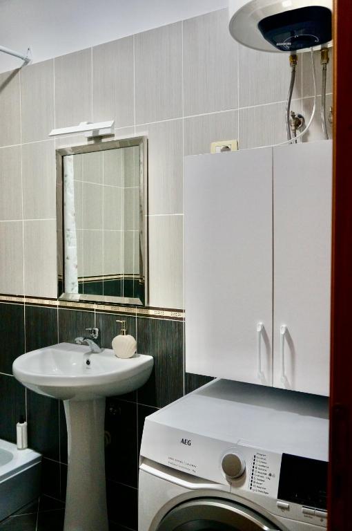 Serene Green One-Bedroom Condo - Imazhi 3