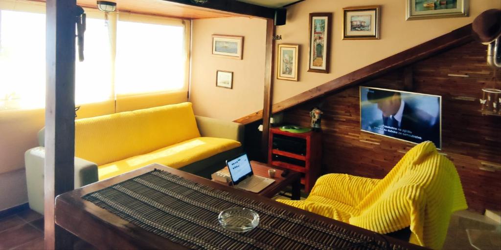 TV a/nebo společenská místnost v ubytování Apartmani Fortunela