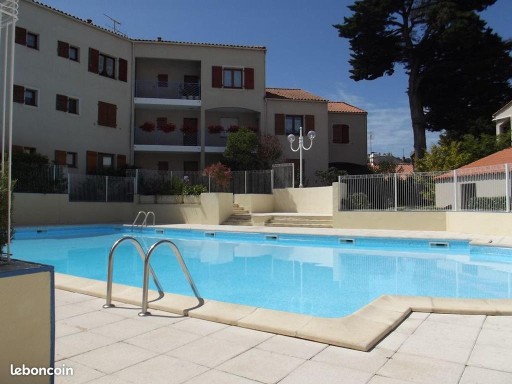 Swimmingpoolen hos eller tæt på T2 35 m2 st jean centre