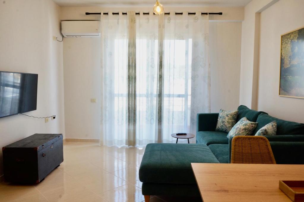 Serene Green One-Bedroom Condo - Imazhi 5