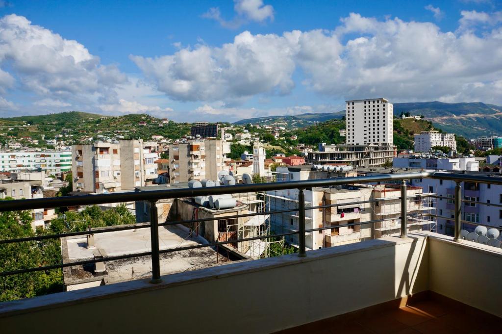 Serene Green One-Bedroom Condo - Imazhi 6