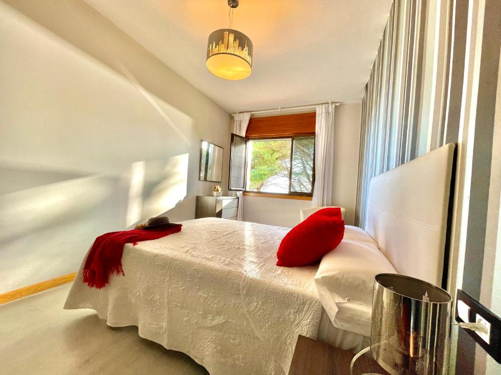 A bed or beds in a room at Apartamentos Montalvo Leiro