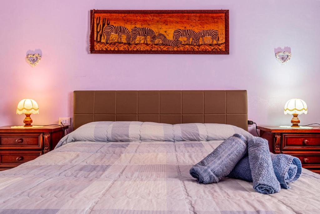 a bedroom with a large bed with two night stands at Accogliente Appartamento Centrale con Parcheggio in Foggia