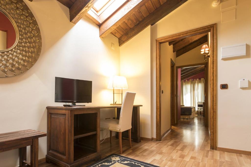 TV a/nebo společenská místnost v ubytování Hotel Casa Cornel