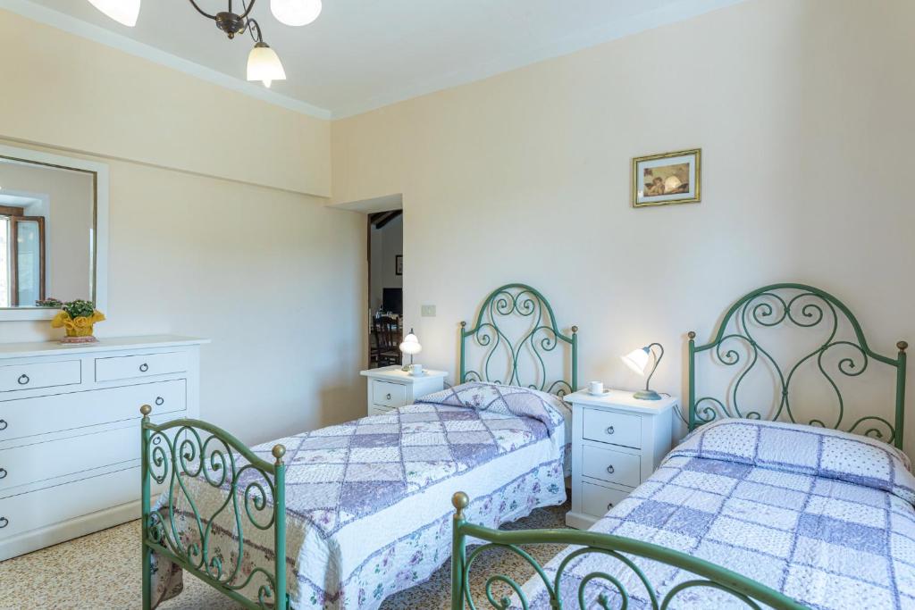 Postel nebo postele na pokoji v ubytování Villa Montepescini