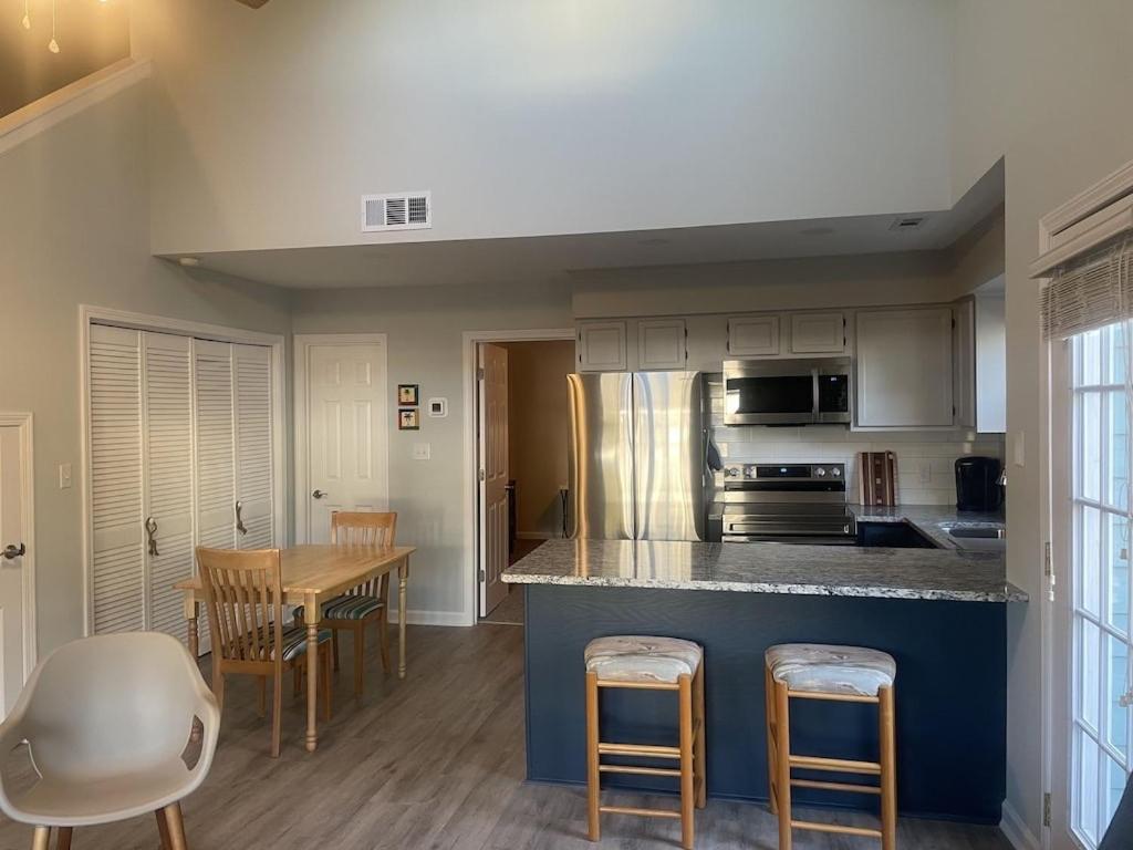 Drift Away 3 Blocks to Surfside Beach and Dining, Myrtle Beach