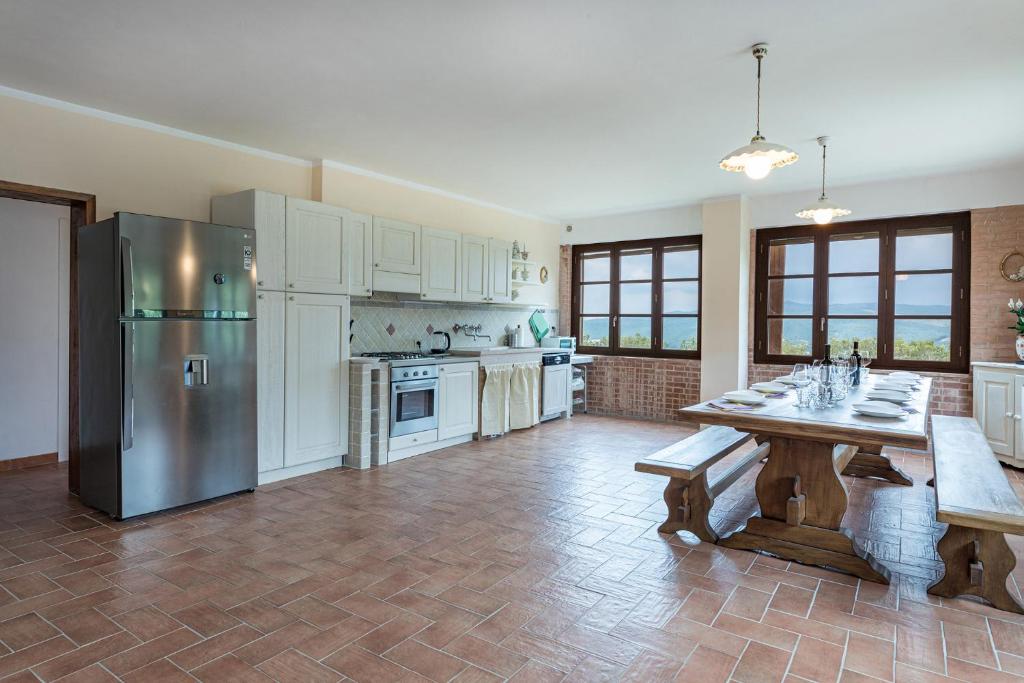 Kuchyň nebo kuchyňský kout v ubytování Villa Montepescini