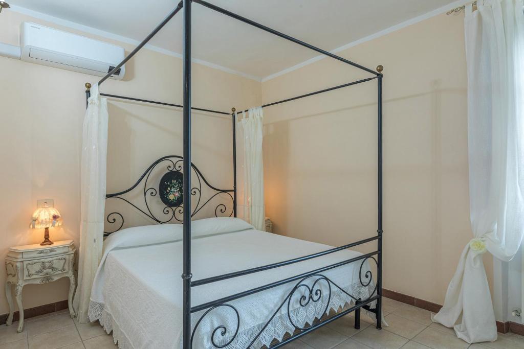 Postel nebo postele na pokoji v ubytování Villa Montepescini