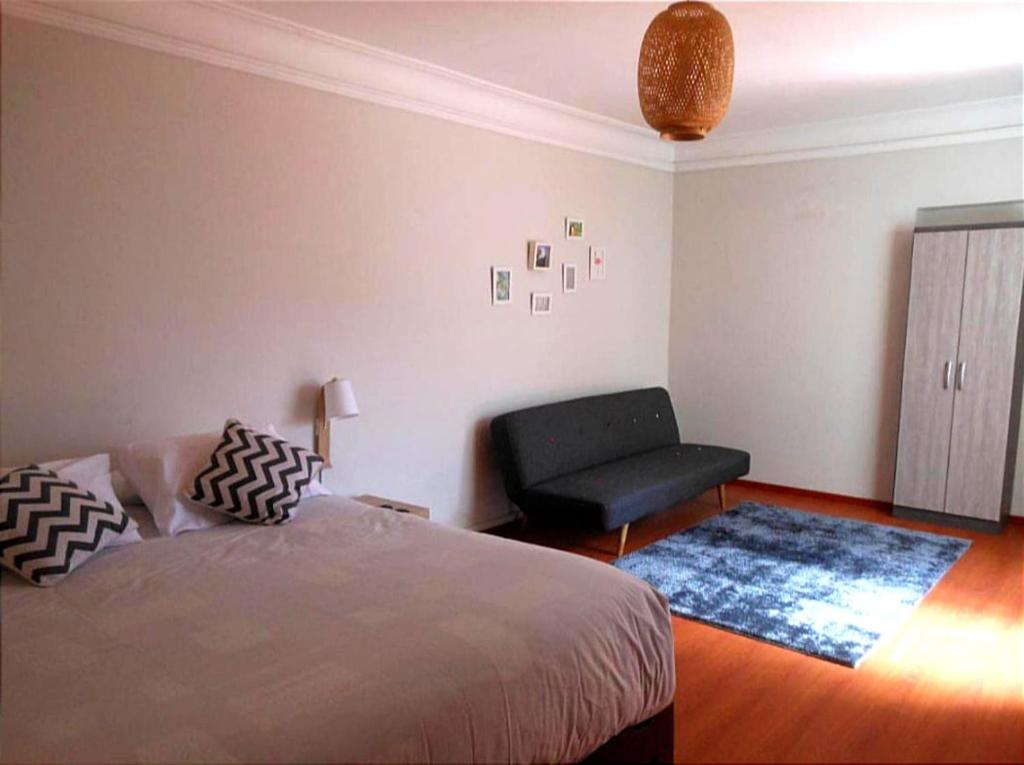 Een bed of bedden in een kamer bij COLONIAL SAN LAZARO