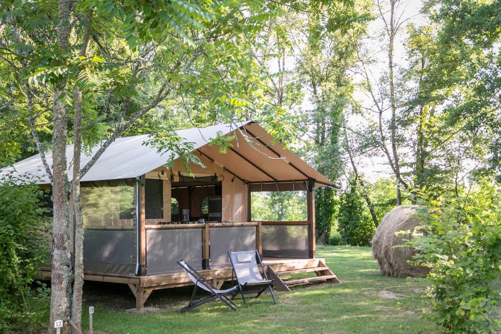 Zahrada ubytování Camping La Ferme de Perdigat