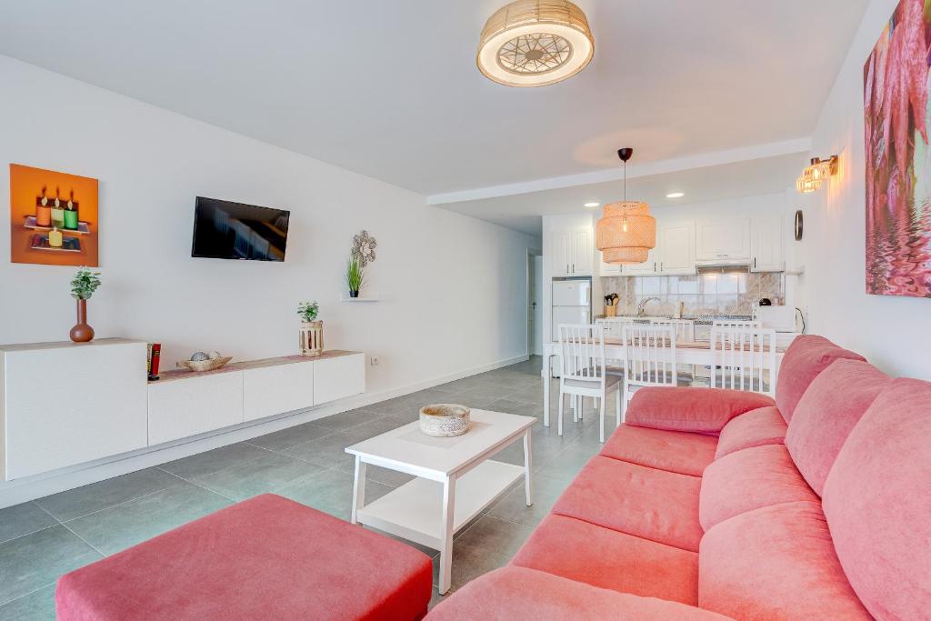 A seating area at Neptuno 2A017