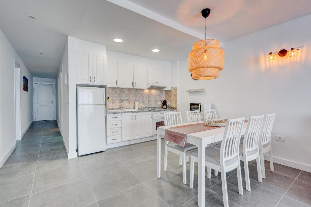 A kitchen or kitchenette at Neptuno 2A017