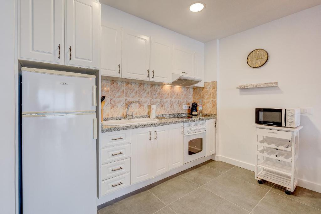A kitchen or kitchenette at Neptuno 2A017