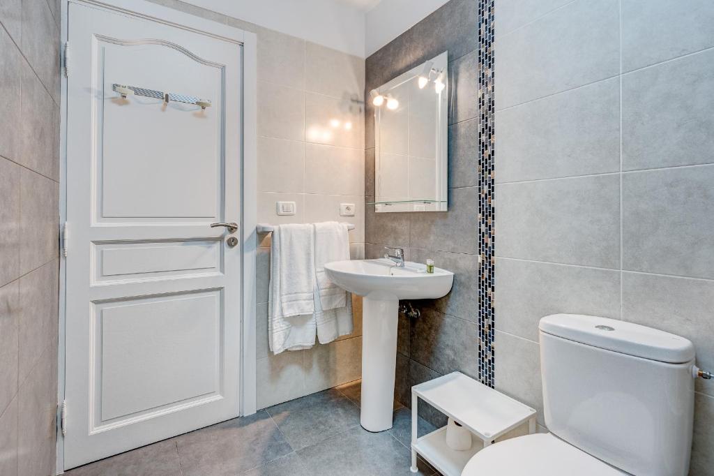 A bathroom at Neptuno 2A017