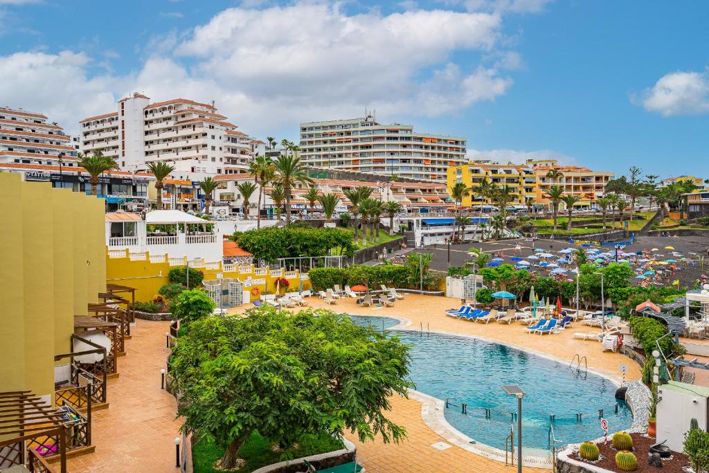 The swimming pool at or close to Neptuno 2A017