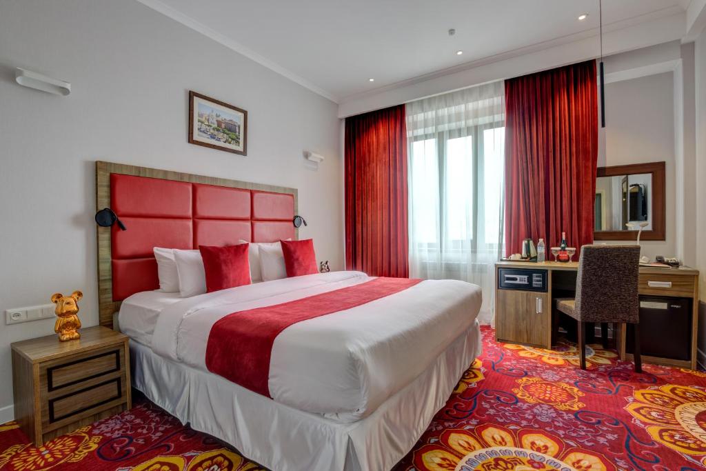 Postel nebo postele na pokoji v ubytování Garden Hotel & SPA