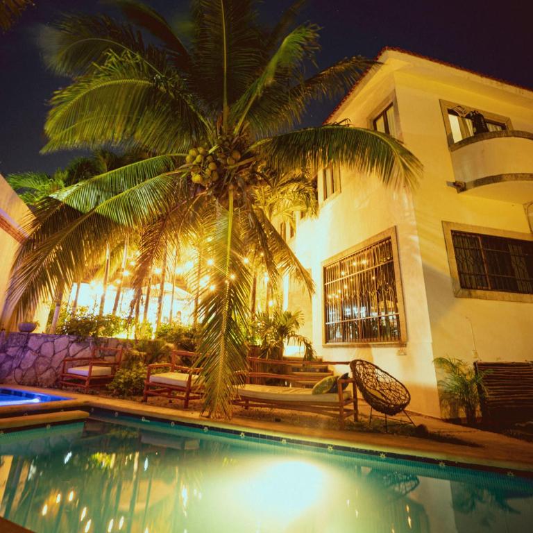 A piscina localizada em Enigmatic Hotel Experience ou nos arredores