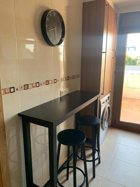 Kuchyňa alebo kuchynka v ubytovaní "SANXENXO HOLIDAYS" ATICO CON GARAJE, BARBACOA y PISCINA A 5 MIN DEL CENTRO