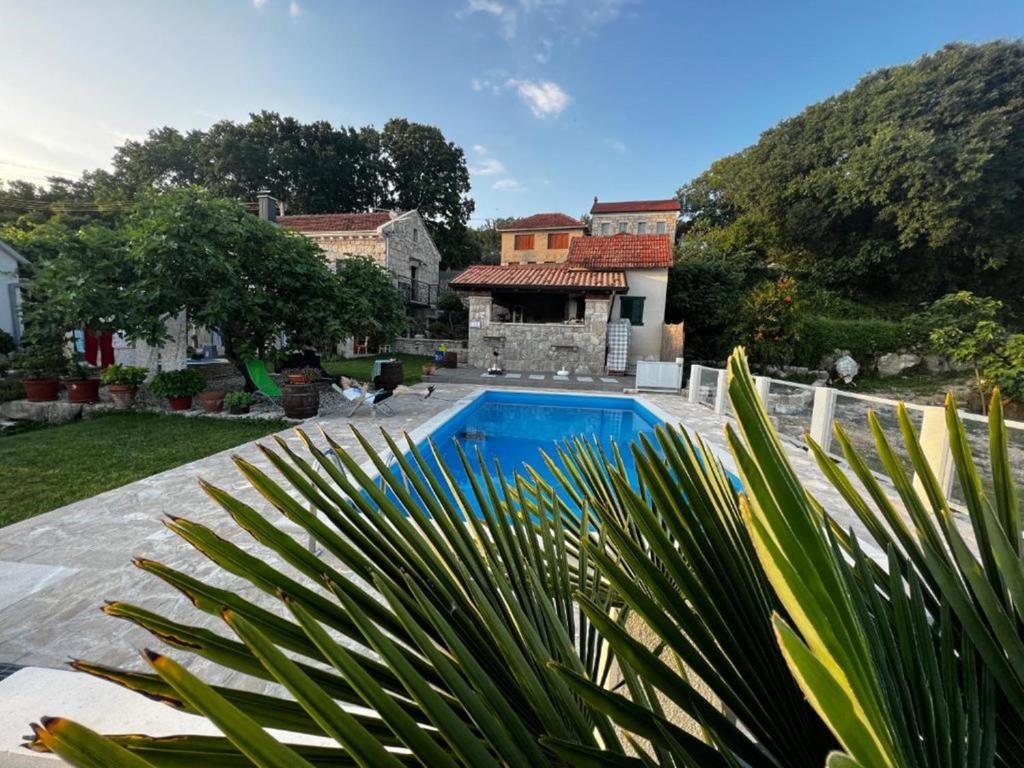 Bazén v ubytování Villa Luca nebo v jeho okolí