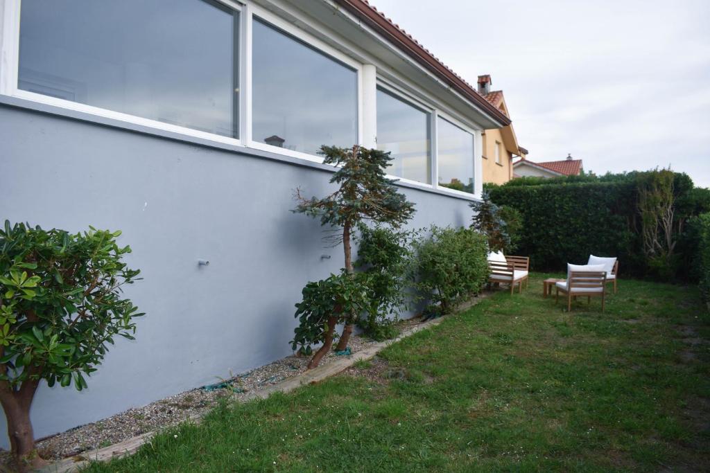 Vonkajšia záhrada v ubytovaní Espectacular casa con vistas al mar