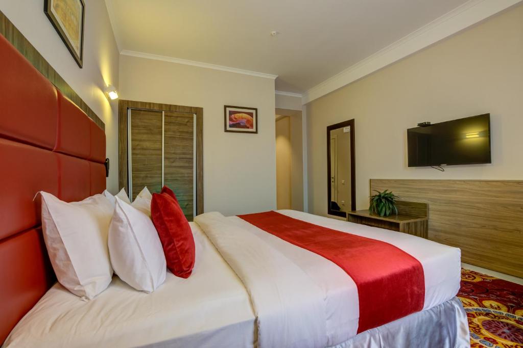 Postel nebo postele na pokoji v ubytování Garden Hotel & SPA