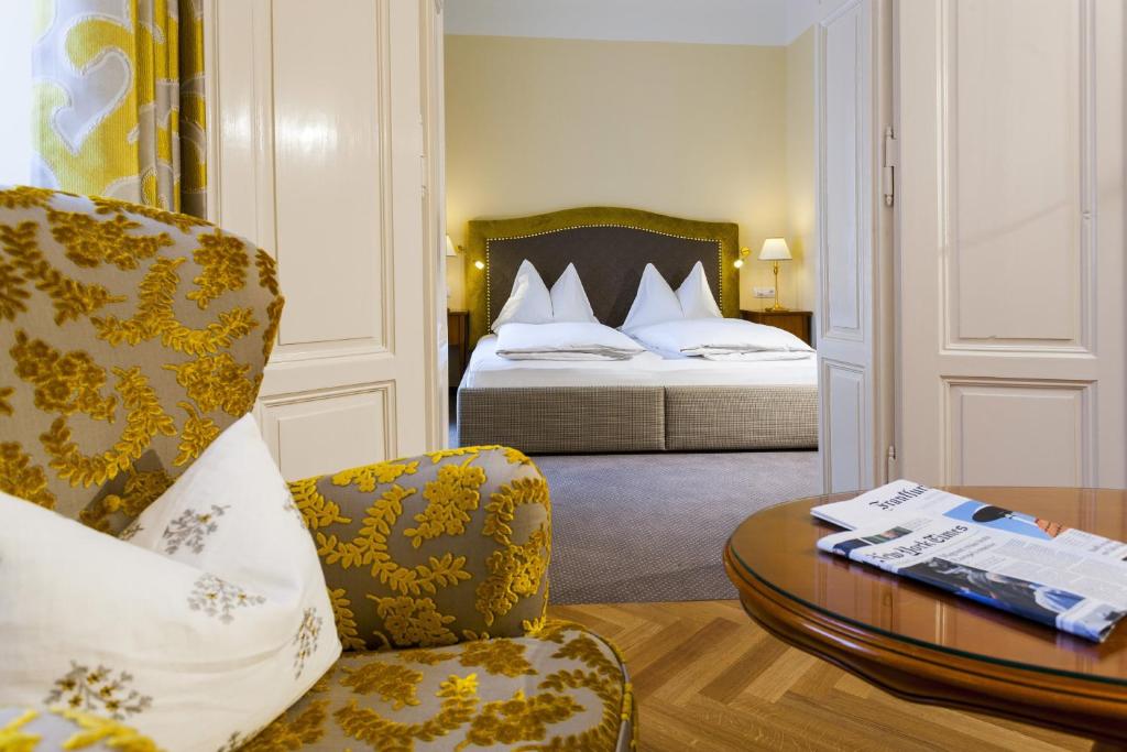 Postel nebo postele na pokoji v ubytování Parkhotel Graz - Traditional Luxury