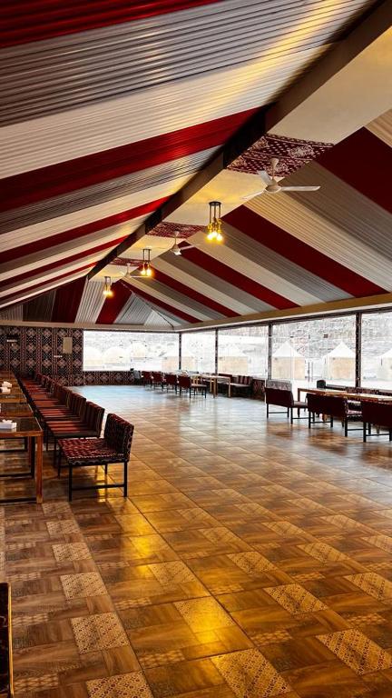 Restoran või mõni muu söögikoht majutusasutuses Lulua luxury camp