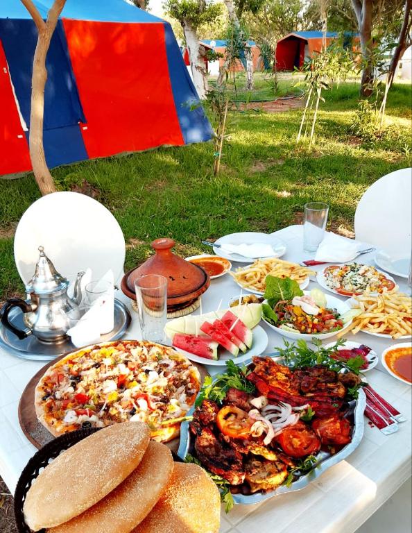 Jídlo v luxury tent nebo okolí