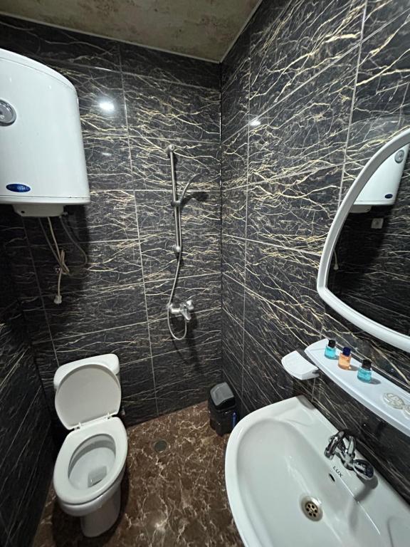 Koupelna v ubytování EVRIKA hotel Shekvetili