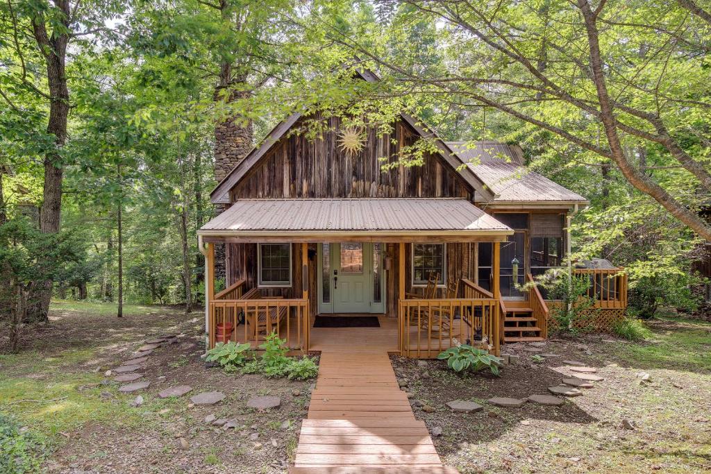 Lake Cumberland Resort Cabin with Community Perks!, Burnside (updated
