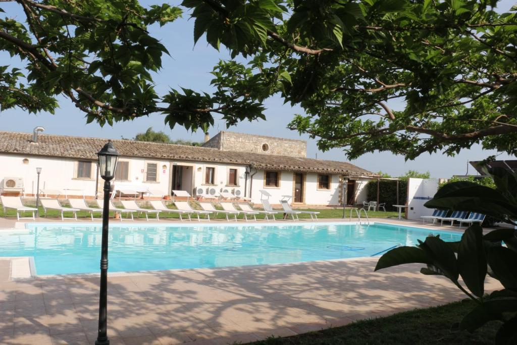 Bazén v ubytování Aranceto Hotel nebo v jeho okolí