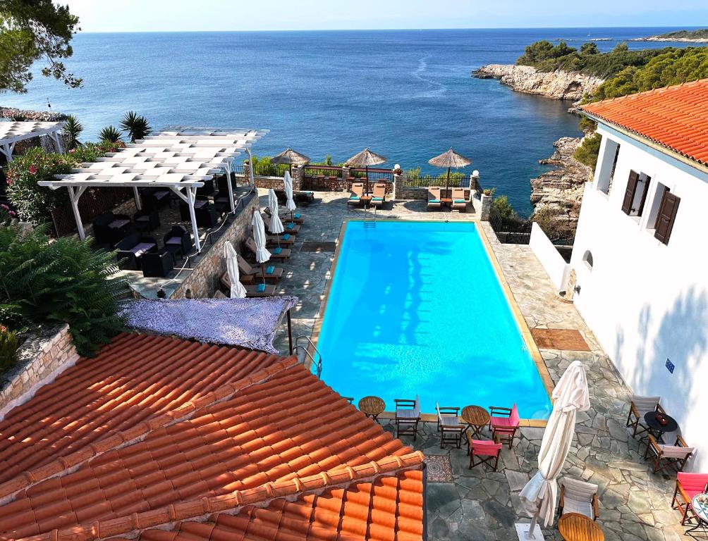 Bazén v ubytování Yalis Hotel nebo v jeho okolí