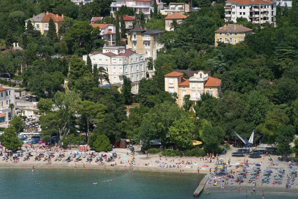Pláž Crni Molo, Crikvenica