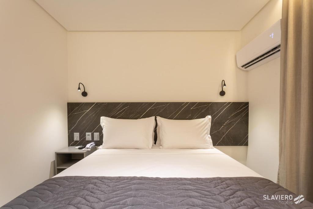 Cama ou camas em um quarto em Slaviero João Pessoa