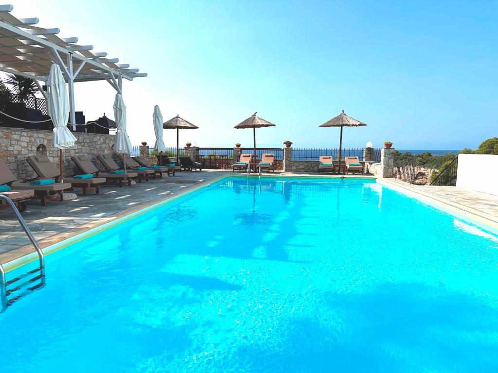 Bazén v ubytování Yalis Hotel nebo v jeho okolí