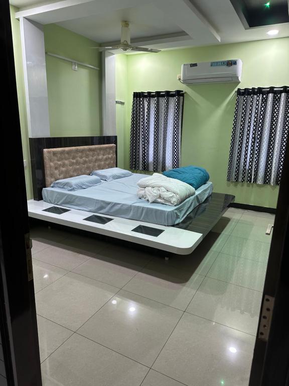 a bedroom with a bed in a room at Sreenilayam Luxury Stay Homes in Rājahmundry