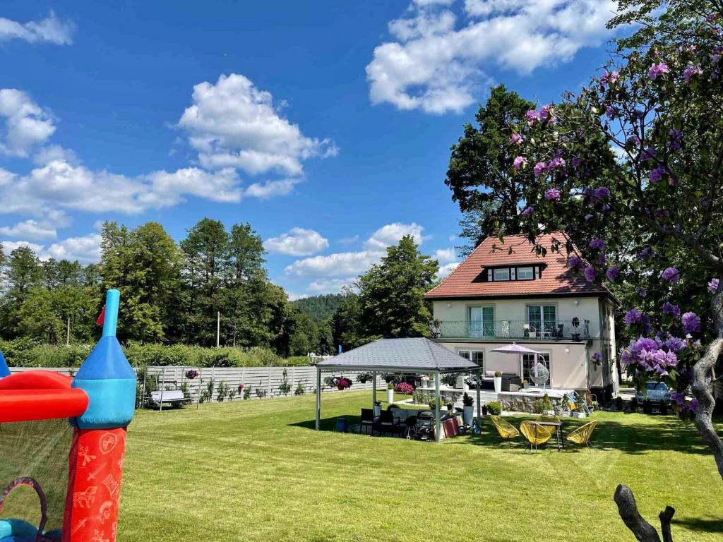 Vonkajšia záhrada v ubytovaní Villa Śnieżka