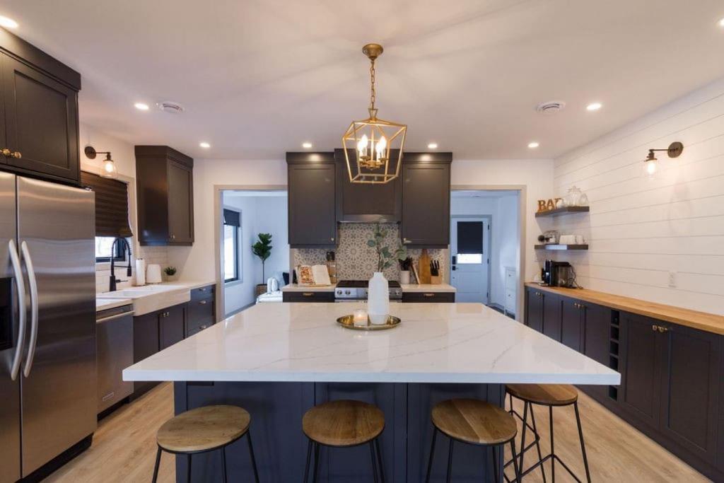 Walk to Downtown Picton, 4bedroom, Picton (updated prices 2024)