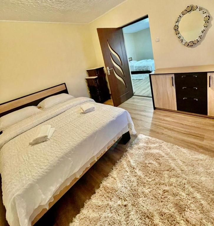 Postel nebo postele na pokoji v ubytování Casa Maria Platoul Luncanilor