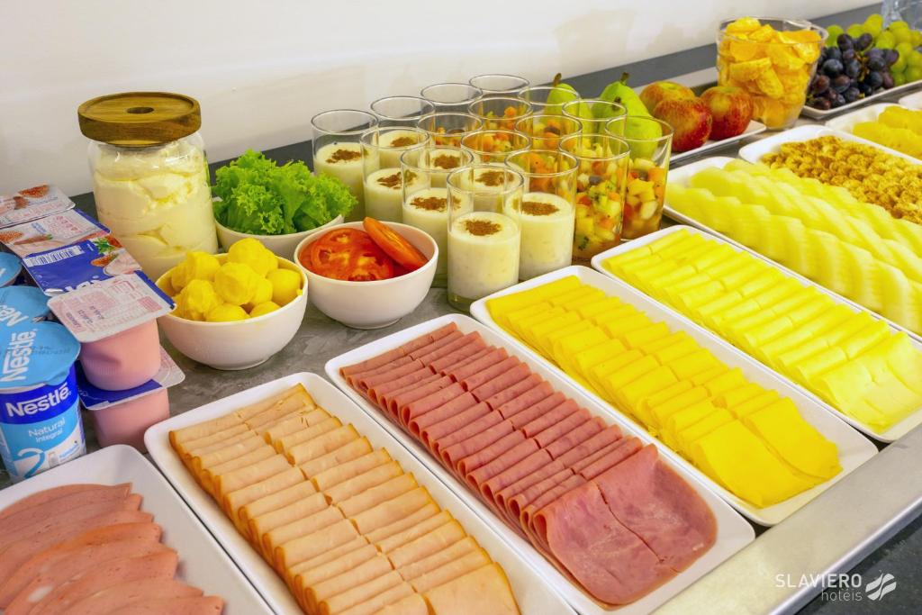 Comida no hotel ou em algum lugar perto