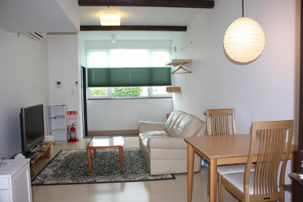 Tsuru Apartments photo