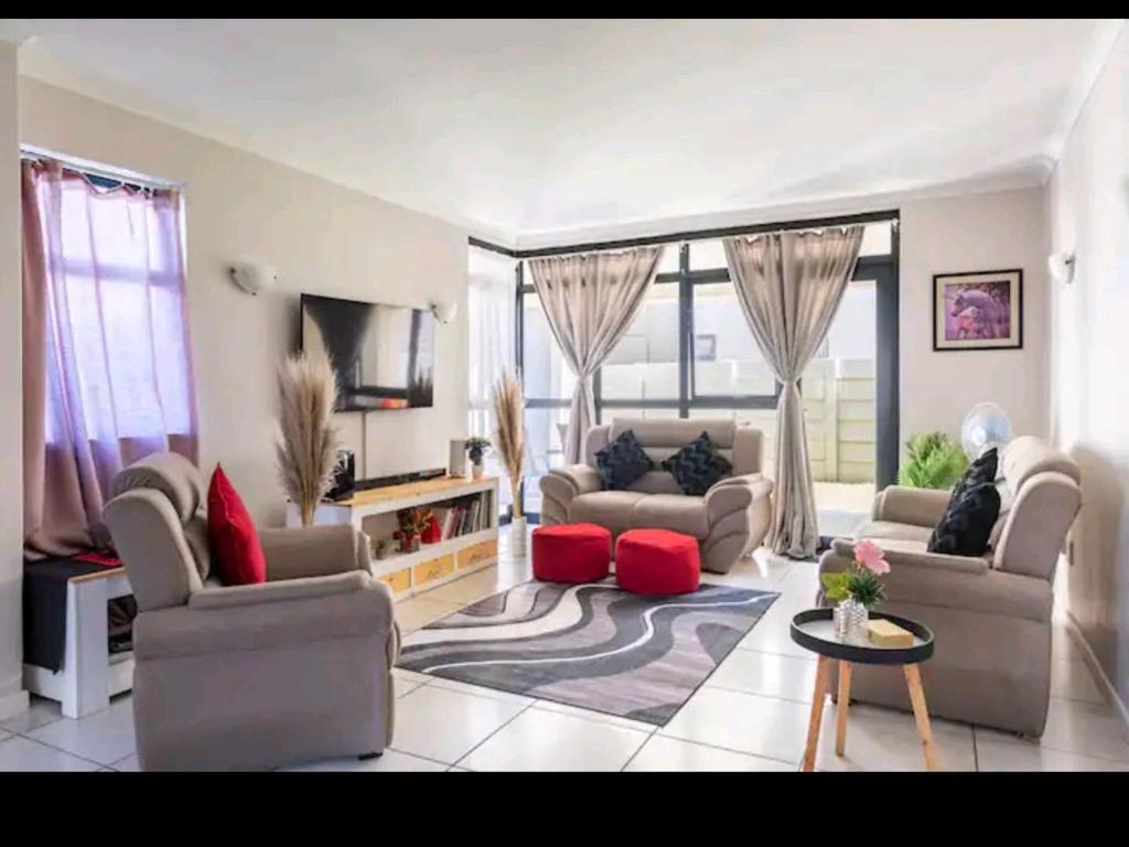 Home away from home-2 bedroom & 2 bathrooms apartment - Housity