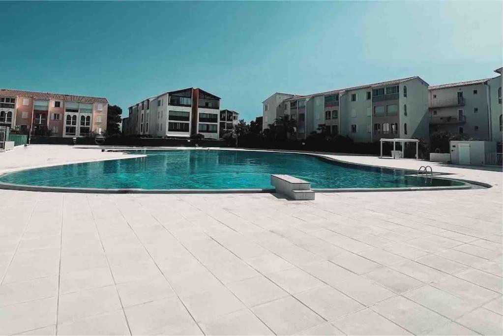 Photo de la galerie de l'établissement Charmant T2 avec piscine, à Fréjus