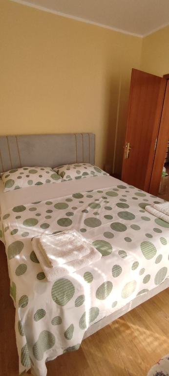 Posteľ alebo postele v izbe v ubytovaní Apartments Burazer