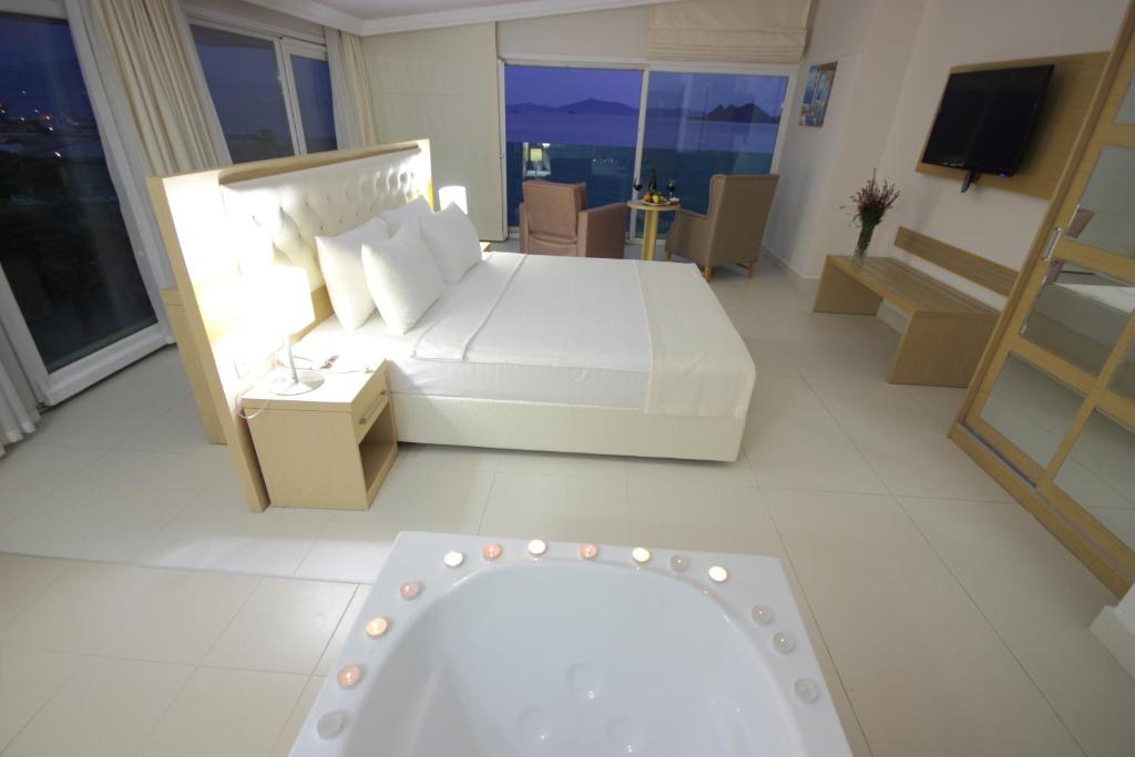 Postel nebo postele na pokoji v ubytování Dragut Point North Hotel - All Inclusive