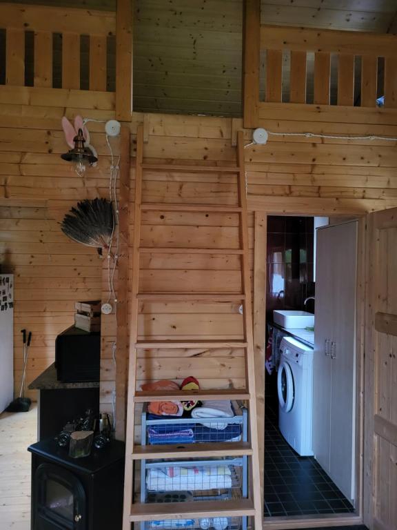 Kuchyň nebo kuchyňský kout v ubytování Aiamaja Sindi Location Sindi Kirsi 3