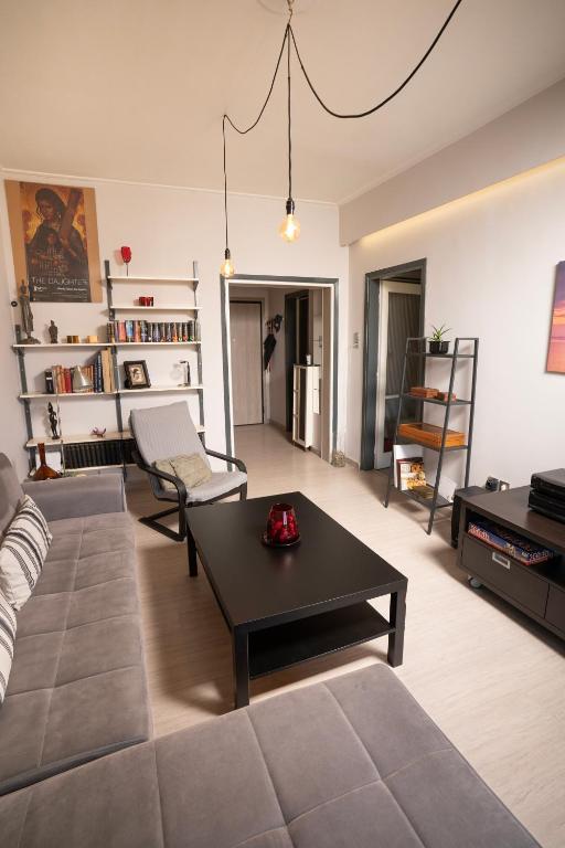 The Angel Suite by The Grid Collective, 1Gbps Fiber, 3' Metro, Executive Art-Stay